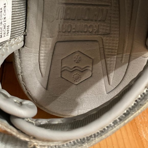 Khombu ASHLEY Women 8M Water Sandals Shoes Sneakers - Picture 9 of 11